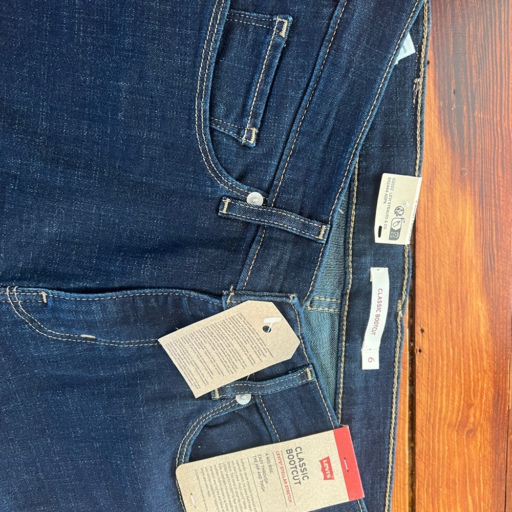 Levi's Classic Bootcut Jeans - Picture 3 of 5
